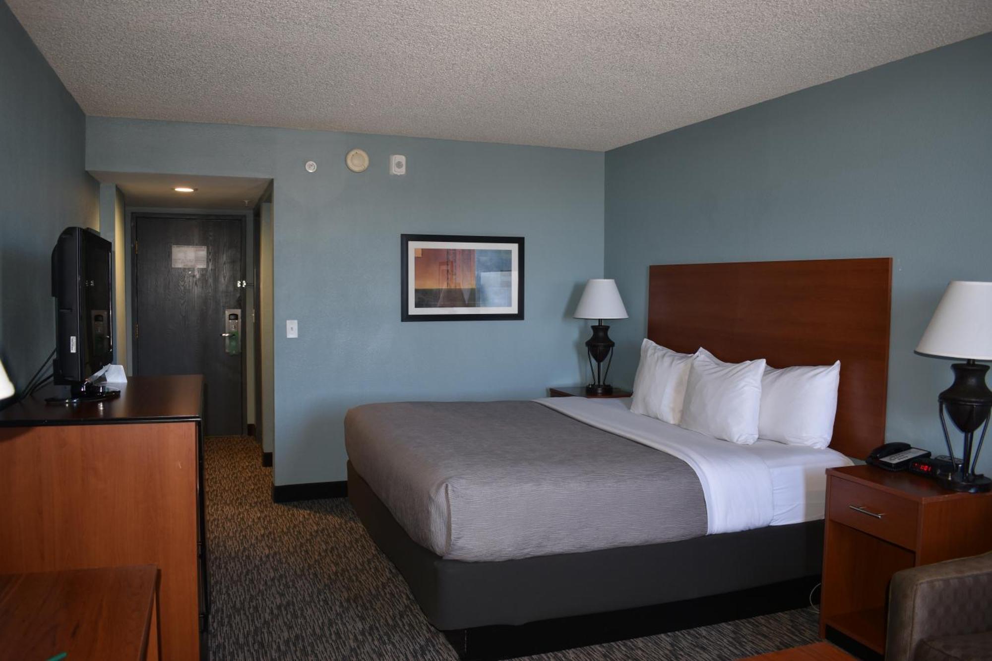 Quality Inn & Suites Garden Of The Gods Colorado Springs Exterior photo